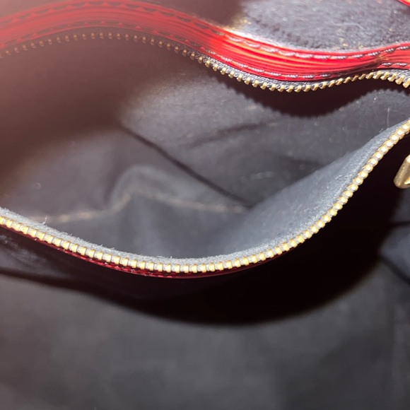 Louis Vuitton LV Paris Shoulder Bag
Petit Noe Red Epi made in France 🇫🇷 - Picture 16 of 16